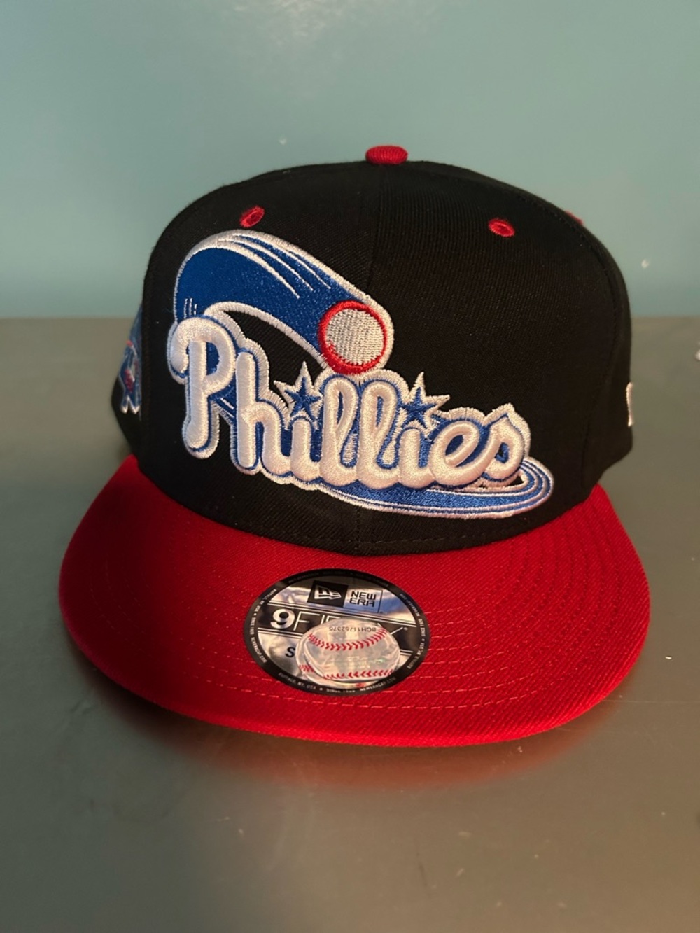 New Era Philadelphia Phillies Fitted Cap - Black & Red